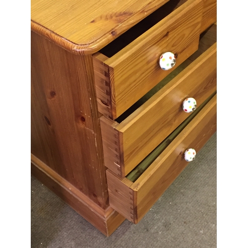 21 - Solid pine chest of drawers 45cm x 104cm x 73cm