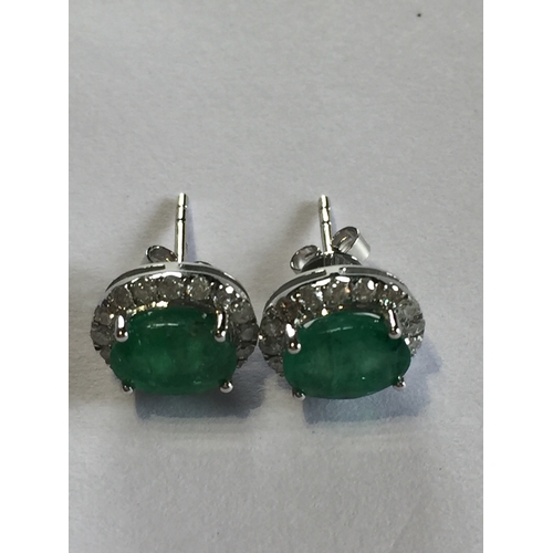 282 - 1 Pair Of 14 ct White Gold Emerald And Diamond Stud Earrings , With Two Oval Cut Natural Emeralds Wi... 