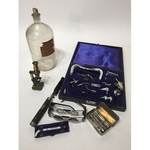 400 - Various Vintage Medical Equipment To Include A Cased Diagnostic Set , Microscope , Eye Testing Equip... 