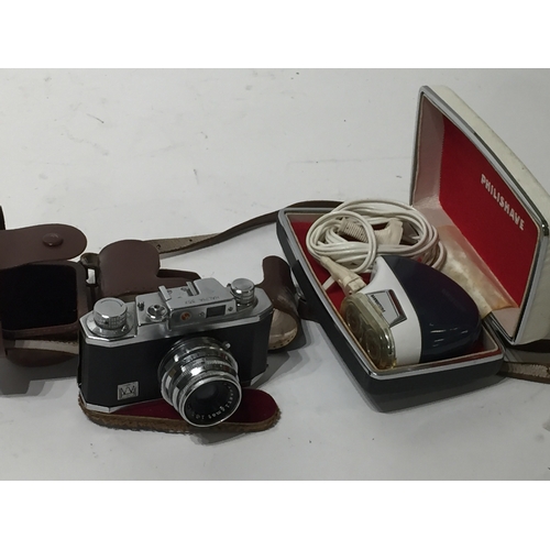 415 - Vintage Halina Camera And A Boxed Vintage Razor