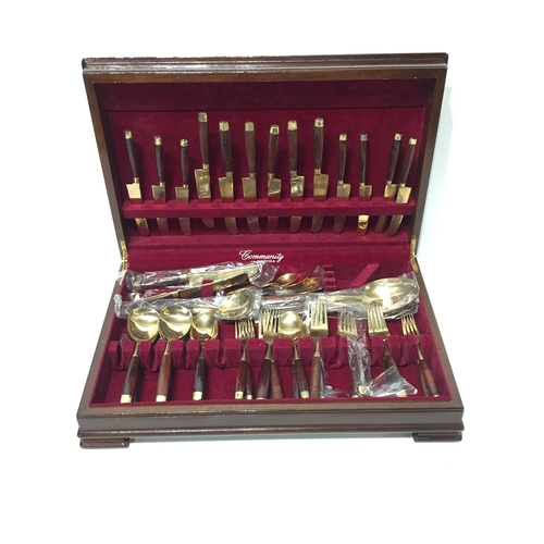 209 - Cased cutlery box and contents