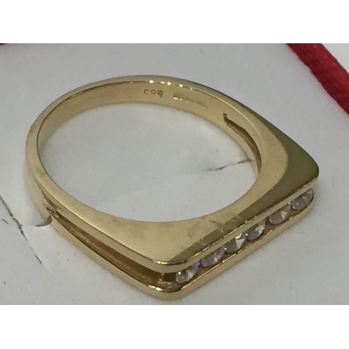 136 - 14 Ct Gold 6 Stone Ring Size R