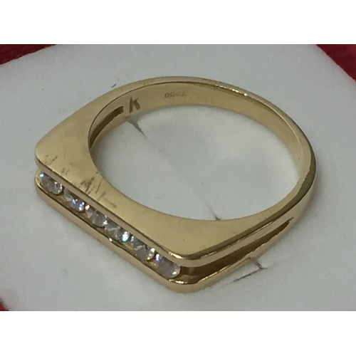 136 - 14 Ct Gold 6 Stone Ring Size R