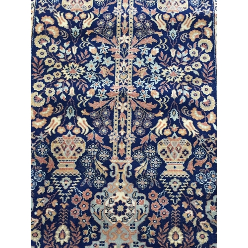 236 - Rug 157 x 86 cms