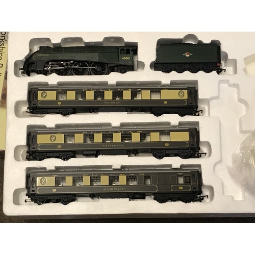 488 - Hornby Yorkshire  Pullman Set Boxed Castle Class Locomotive Quicksilver  Along With  3 X Carriages  ... 