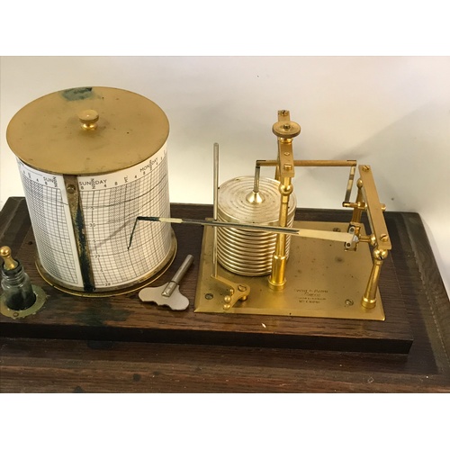 561 - Antique Oak Cased Barograph By Short And Mason London .