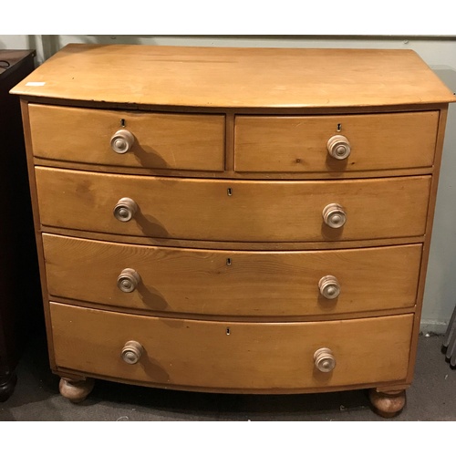 544 - Bow Front 2 Over 3 Chest Of Drawers