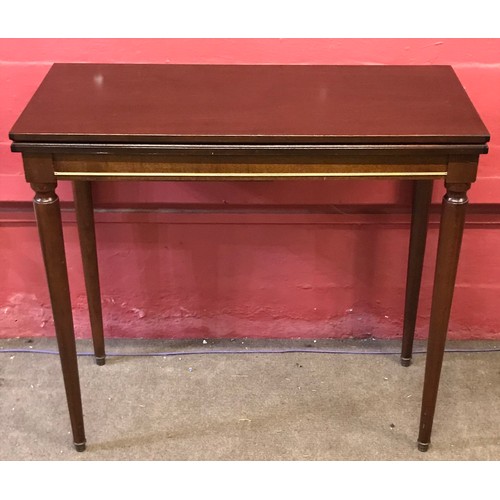 32 - Vintage Card Table . 85 x 43 x 75 cms Unopened.