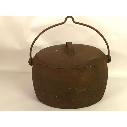 142 - Antique Cast Swing Handle Lidded Pot 2 1/2 Gallon