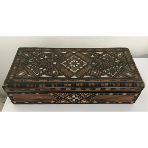 104 - Intricately Inlaid Vintage Sadelli Box
20 x 12 x 7 cms