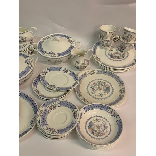 243 - A Royal Albert Songbird New Romance pattern tea and dinner service inc, tureens, cups and saucer Pla... 