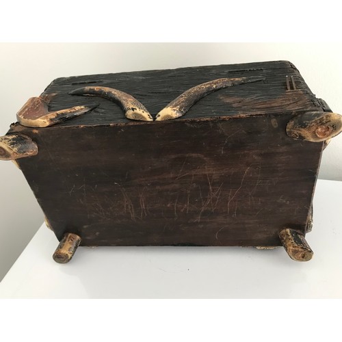 137 - Antique Wooden Tea Caddy Having Extensive Stags Antler Horn Decoration
27 x 17 x 13 cms