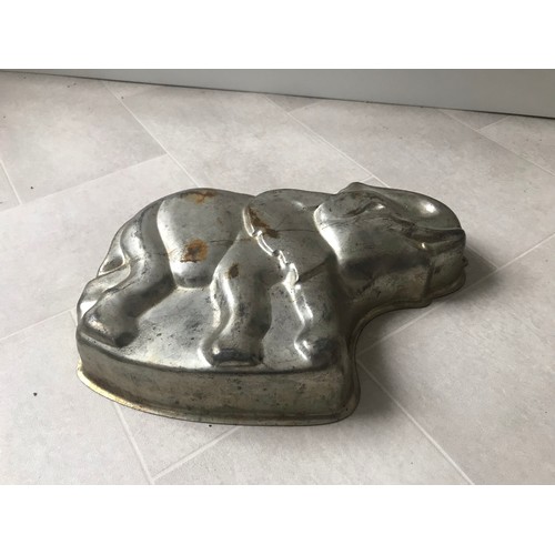 142 - Vintage Cake Mould In The Form Of An Elephant 
35 cms wide x 6 cms high x 20 cms deep