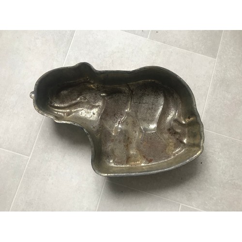 142 - Vintage Cake Mould In The Form Of An Elephant 
35 cms wide x 6 cms high x 20 cms deep