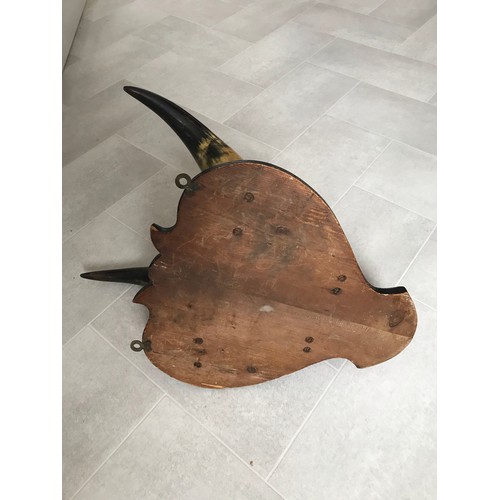 142 - Antique Wall Hanging Coat Hook With Cow Horn Decoration
50 x 32 cms