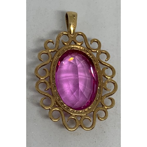 514 - Good Size 9ct Gold Hallmarked Pendant With Central Stone