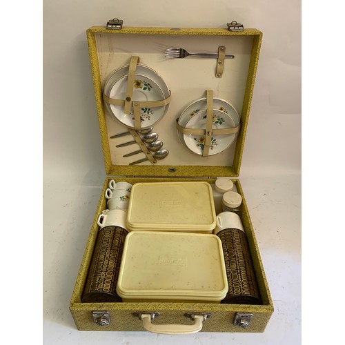 568 - Vintage Cased Picnic  Set.