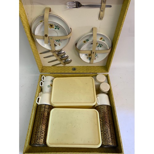 568 - Vintage Cased Picnic  Set.