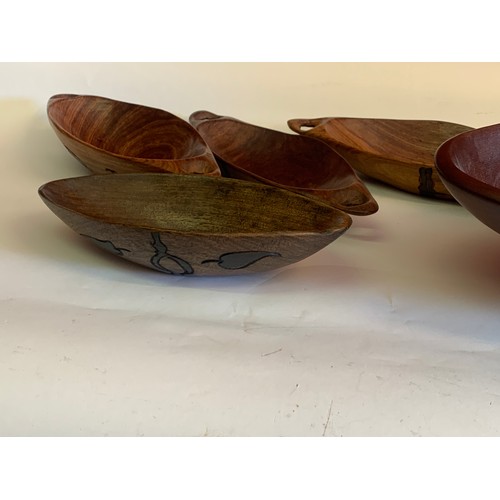 570 - Seven Tribal Art  Decorative Wood Bowl  Largest 52 cms (7)