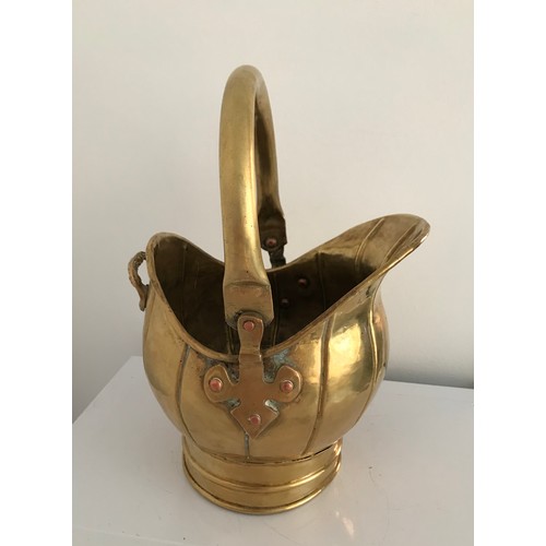 189 - Unusual Antique Mini Brass Coal Scuttle
21 x 17 x 20 cms