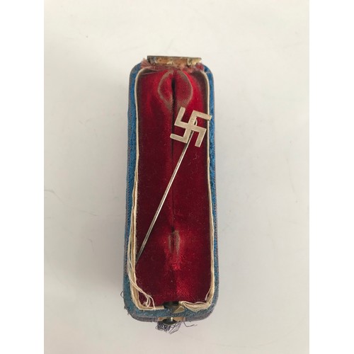 185 - Of Military Interest WW2 German Lapel Pin In Antique Case