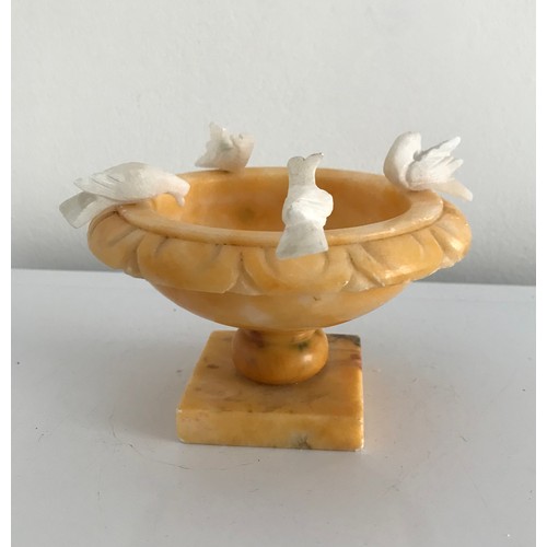 196 - Sienna Marble Grand Tour Style Dish Having 4 Alabaster Doves To The Rim
9 cms h x 12 cms diameter