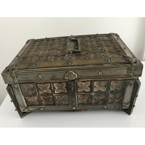 244 - 19thC Gothic Box 
21 x 15 x 11 cms