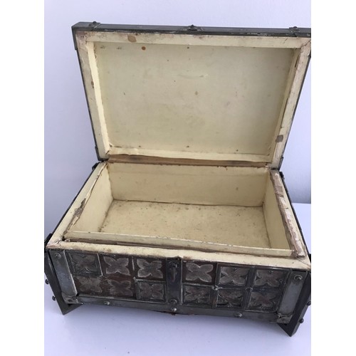 244 - 19thC Gothic Box 
21 x 15 x 11 cms