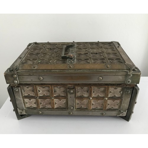 244 - 19thC Gothic Box 
21 x 15 x 11 cms