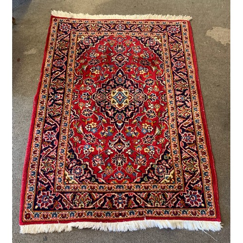 324 - Decorative Ground Rug With Central Pattern 154 x 104 cms