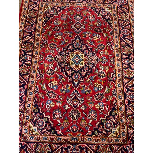 324 - Decorative Ground Rug With Central Pattern 154 x 104 cms