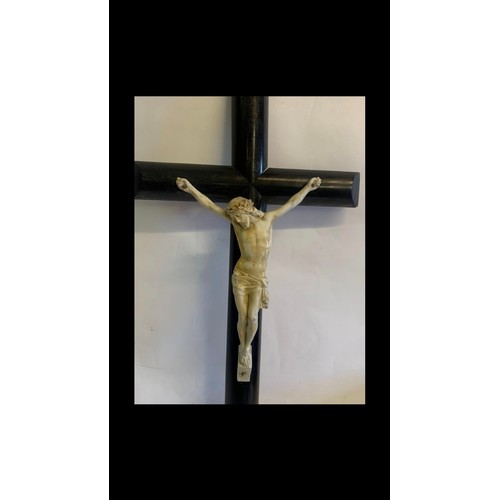 249 - Large Ebony Crucifix With Porcelain Corpus
80 x 40 cms