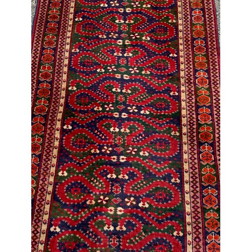 92 - Ground Runner With Decorative Border 316 x 84 cms