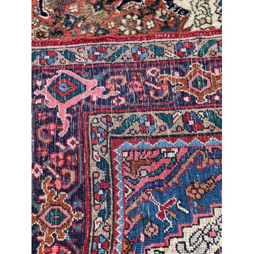 95 - Decorative Rug With Central Pattern 170 x 117 cms