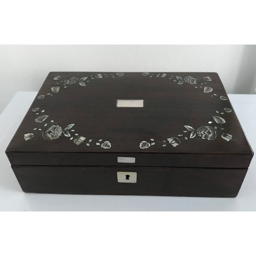 141 - Antique Rosewood Box With Mother Of Pearl Decoration
21 x 14 x 6 cms