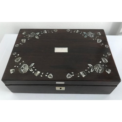 141 - Antique Rosewood Box With Mother Of Pearl Decoration
21 x 14 x 6 cms