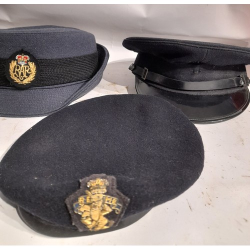 67 - 5 x Military Hats