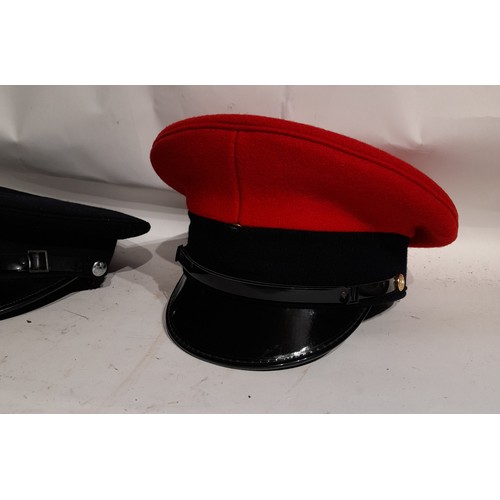 67 - 5 x Military Hats