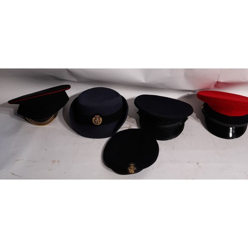 67 - 5 x Military Hats