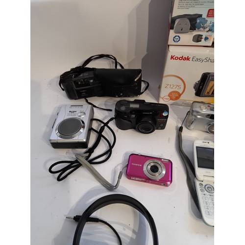 136 - 6 x cameras, transistor radio, 2 mobile phones etc. 13 items