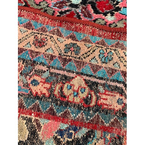 89 - Large Hand Made  Rug With Large Central Pattern And Decorative Border 236 x 173 cms