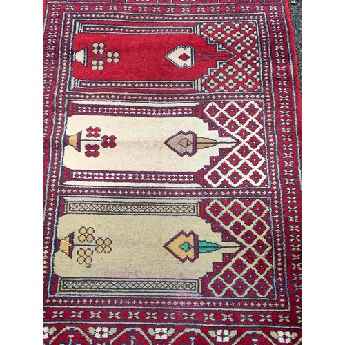 628 - Decorative Rug With Central Motifs  119 x 79 cms