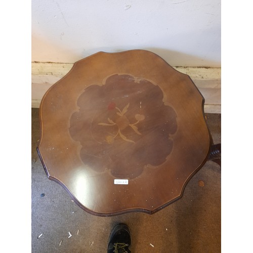 320 - 2 x Side/Lamp Pedestal Tables