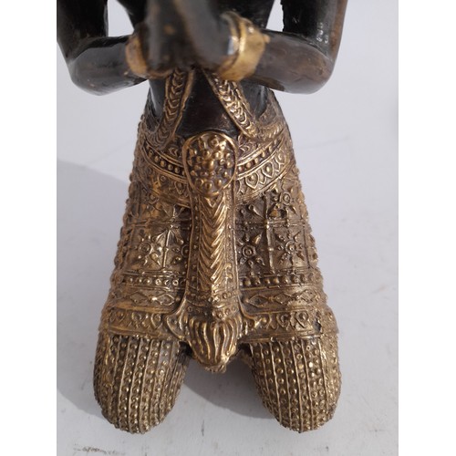 40 - Thai bronze statue 21.5cm high