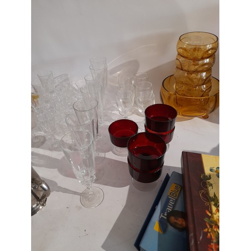 52 - Large quantity of mid century glasses etc