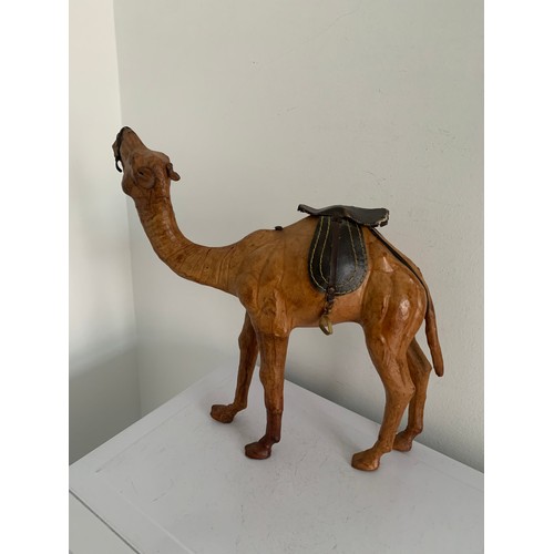 100 - Vintage Leather Clad Camel Statue
34 x 10 x 31 cms h