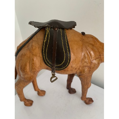 100 - Vintage Leather Clad Camel Statue
34 x 10 x 31 cms h