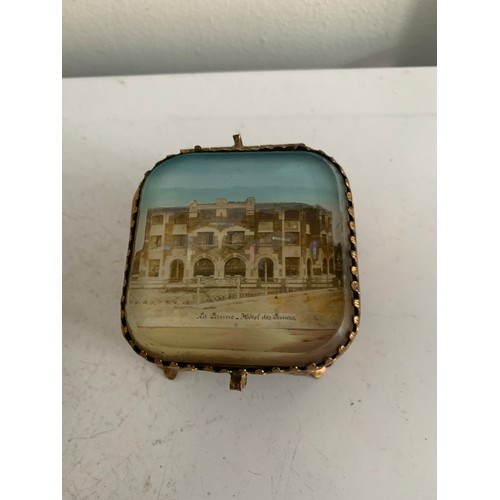 116 - Antique Ormolu Mounted Trinket Box
6 x 6 x 5 cms h