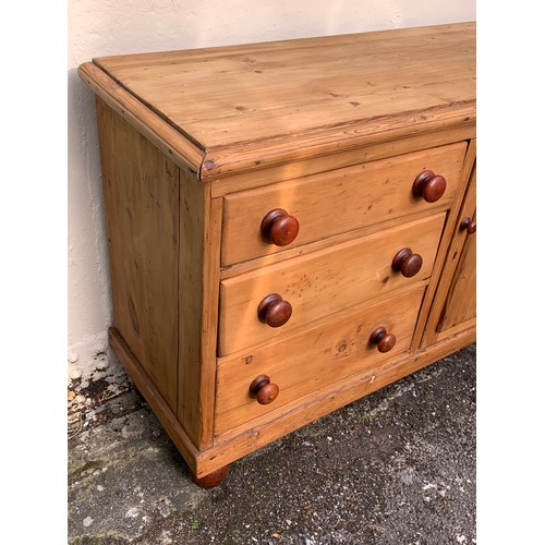 32 - Vintage Pine Unit Of Three Drawers And A Cupboard .123 x 48 x 86 cms