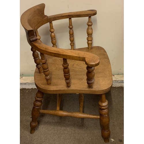 43 - Antique Smokers Bow / Captains Chair